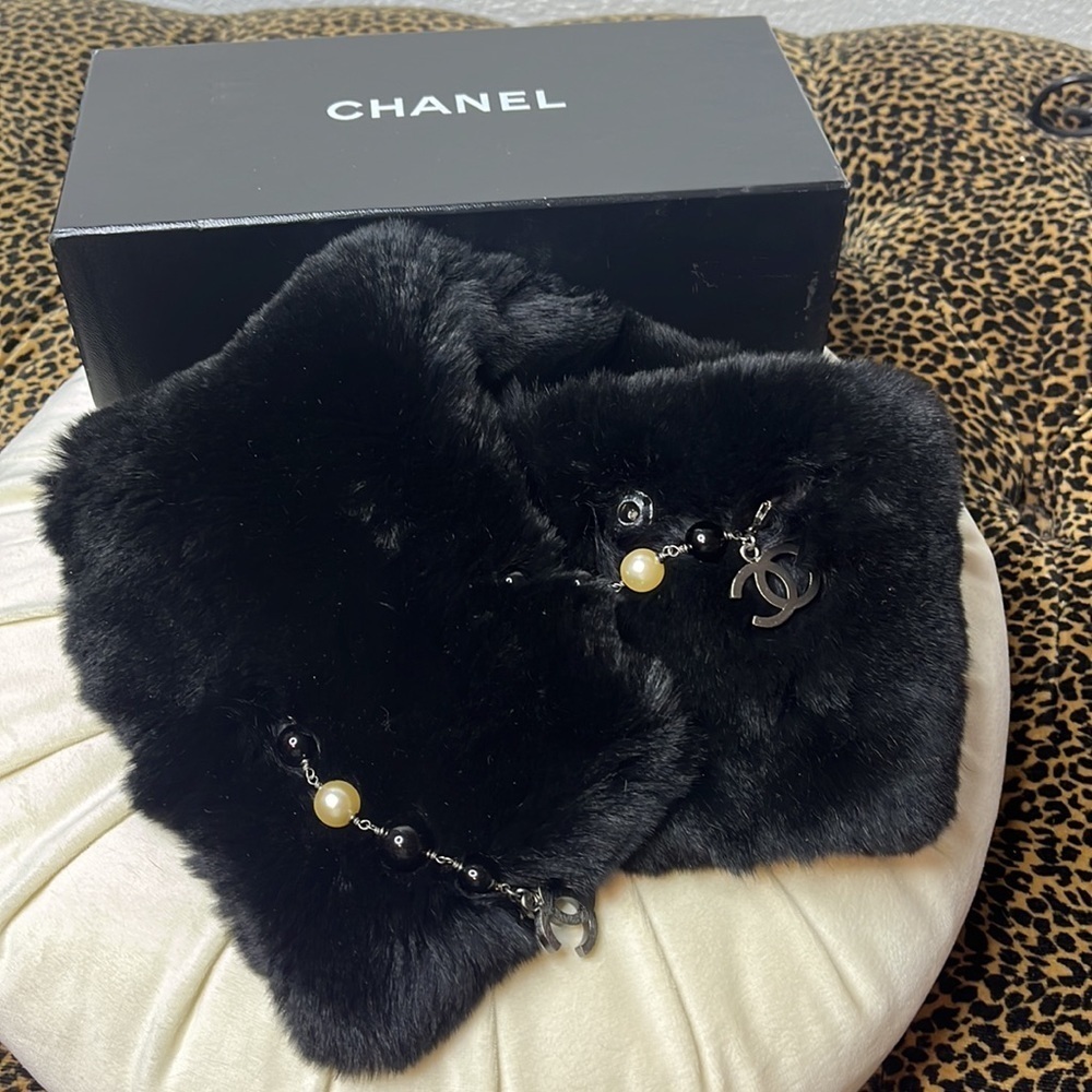 CHANEL Double C Pearl Rabbit Scarf